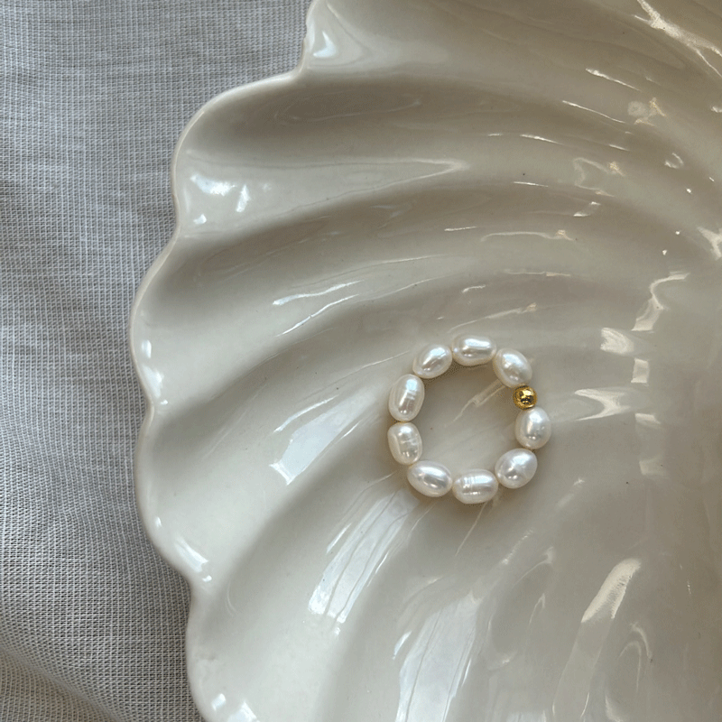 BOLD PEARL RING