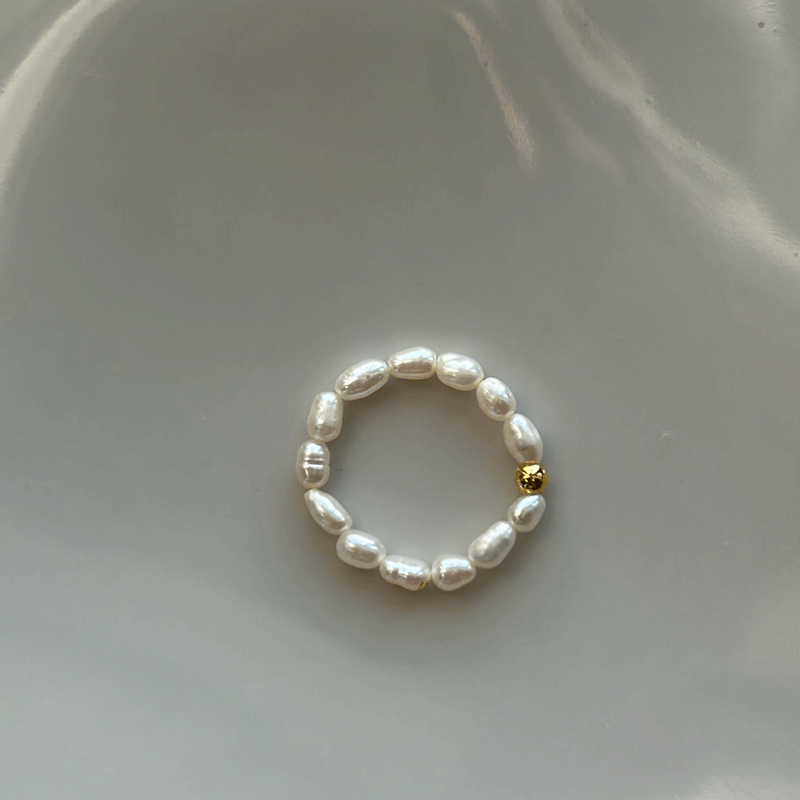 TINY PEARL RING