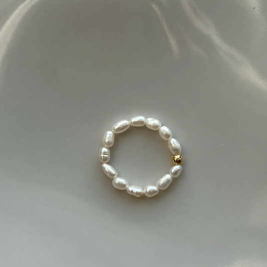 TINY PEARL RING